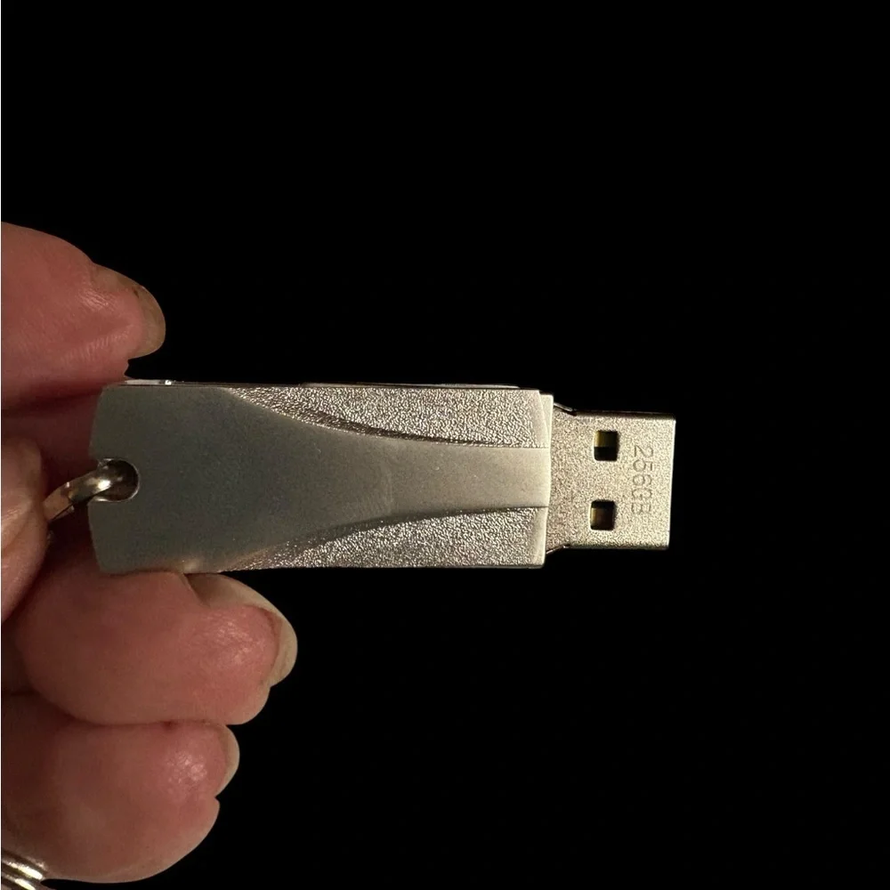 Silver‎ USB Flash Drive Keychain